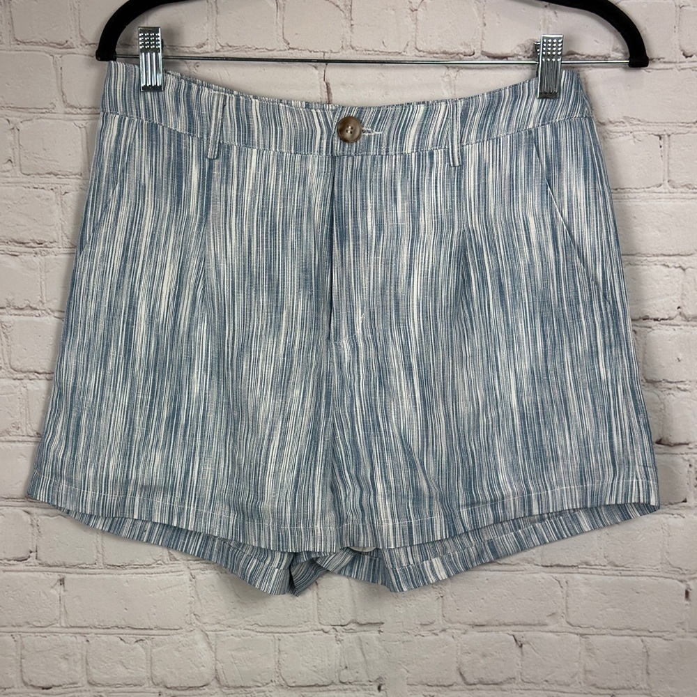 Le Lis High Rise linen blend lined blue white casual shorts, sz M, EUC‎